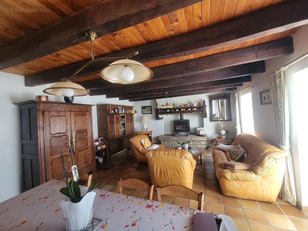 Maison 149 m² à Laz  - photo 4