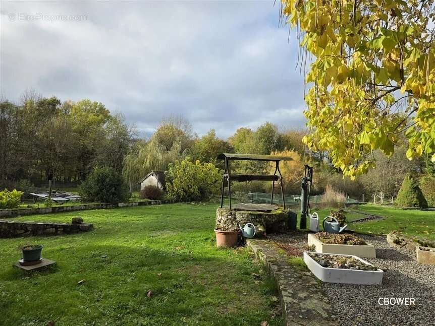 Maison à LUSSAC-LES-EGLISES