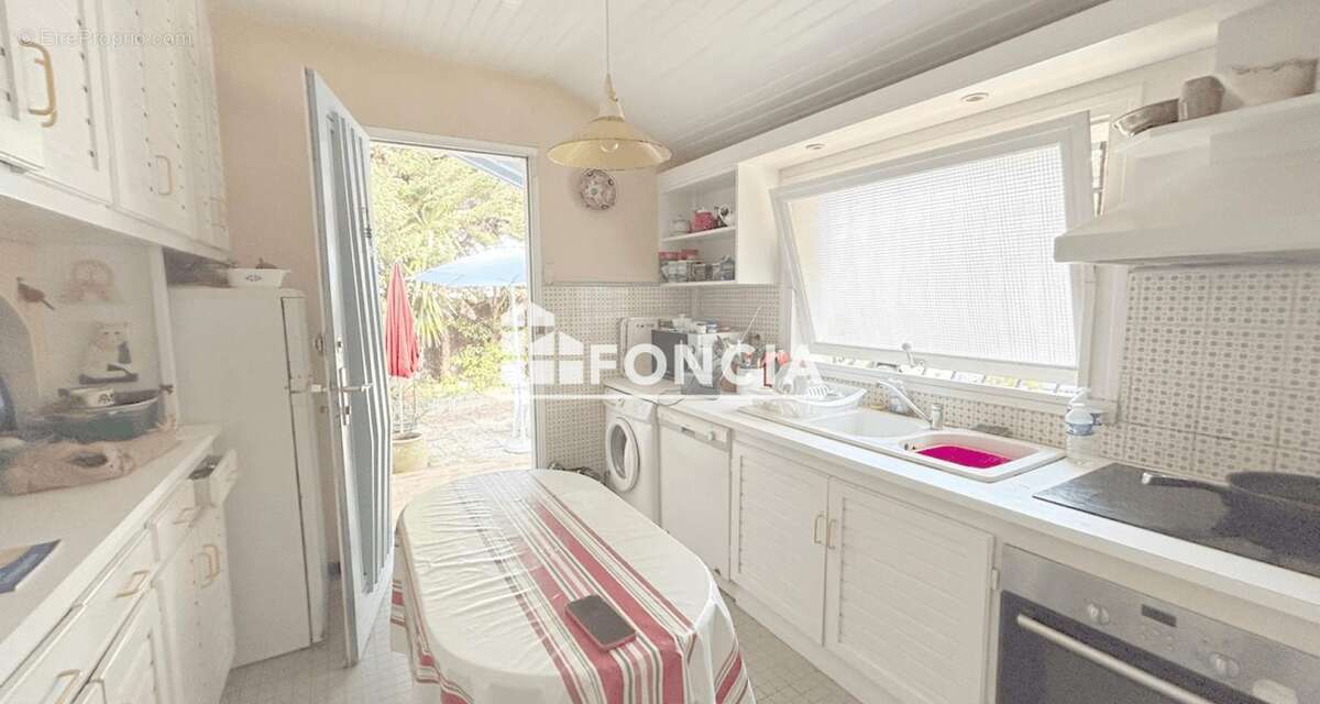 CAPBRETON CENTRE-VILLE - Villa Capbretonaise authentique à rénover - 167m² - Terrain 560m² - photo 8