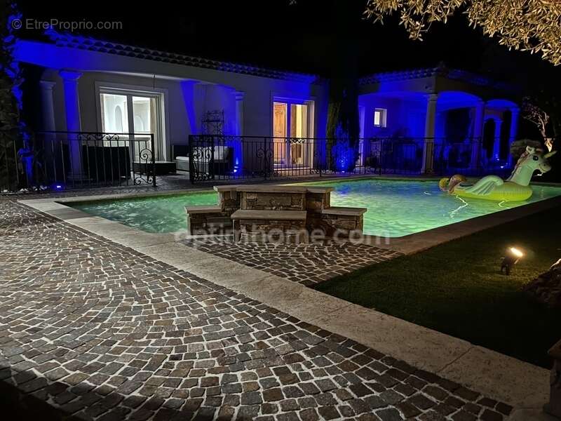 Maison à LE MUY