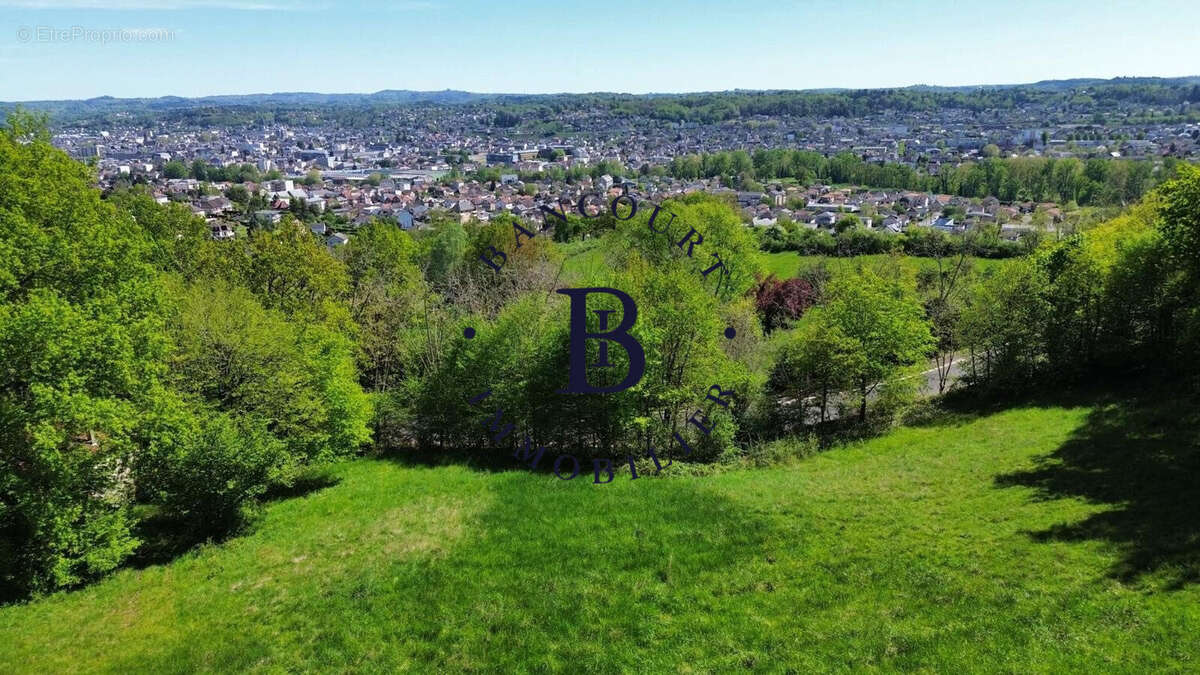 Terrain à BRIVE-LA-GAILLARDE