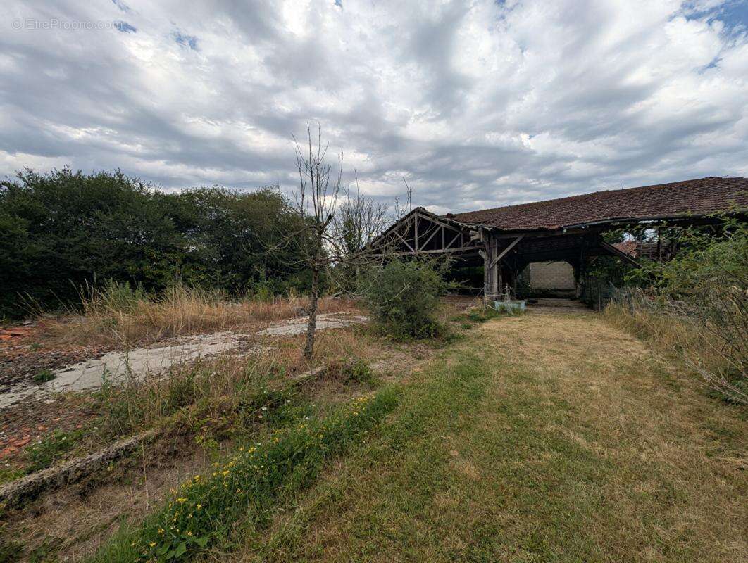 Appartement à AGONAC