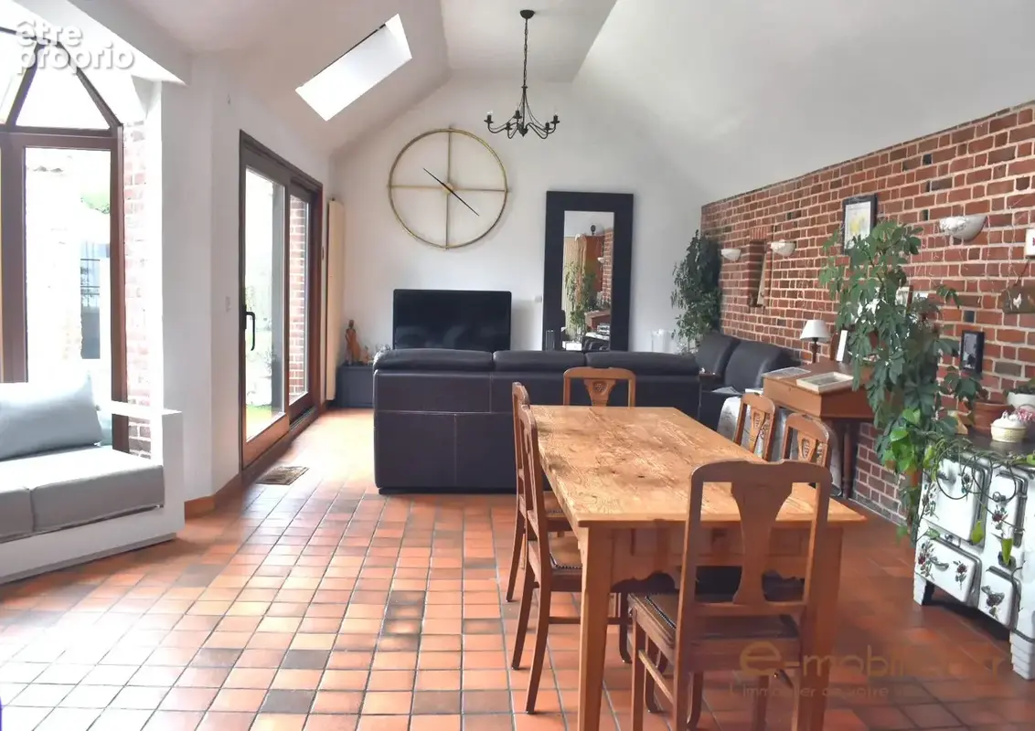 Maison 7 pièces 205 m² à vendre à Cappelle-En-Pevele (59242) - photo 2