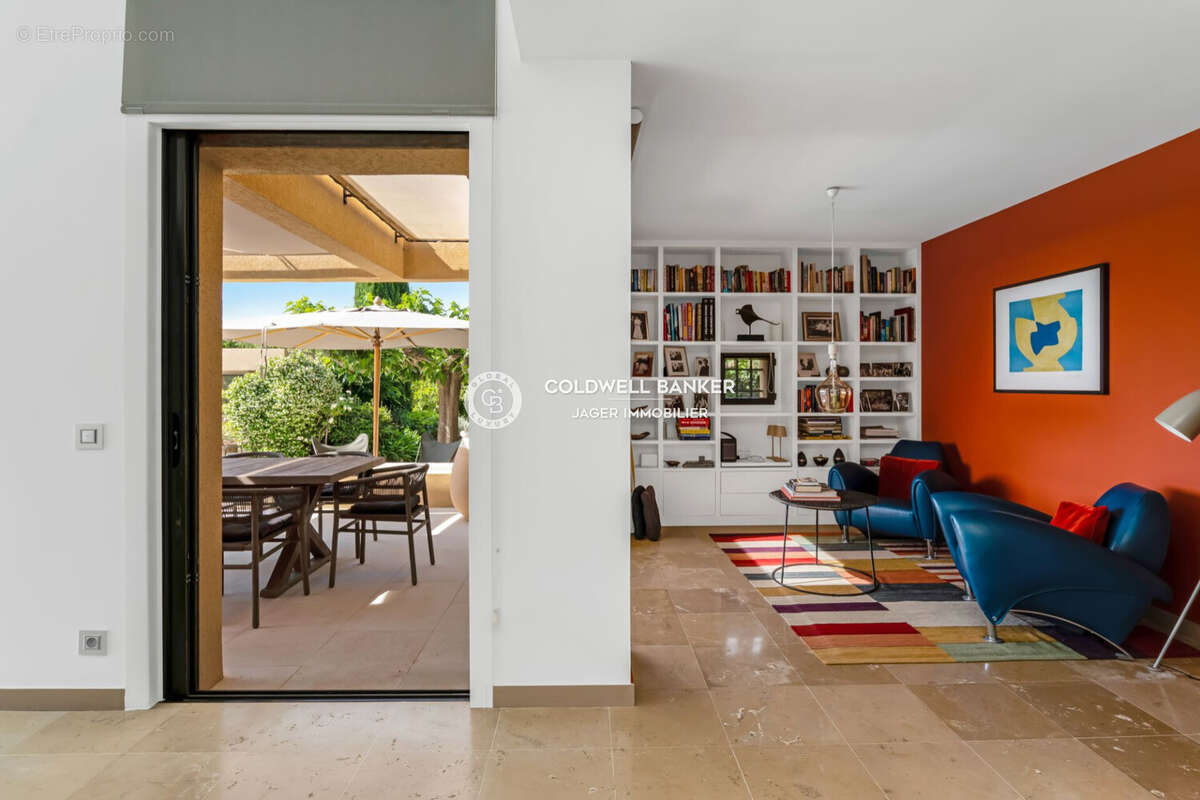 Maison 230 m² à La Garde-Freinet  - photo 8