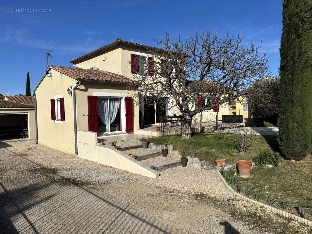 Maison à MORIERES-LES-AVIGNON