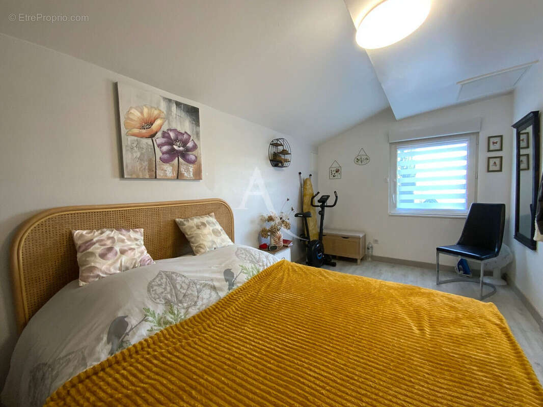 Maison à SAINT-GENIS-DE-SAINTONGE