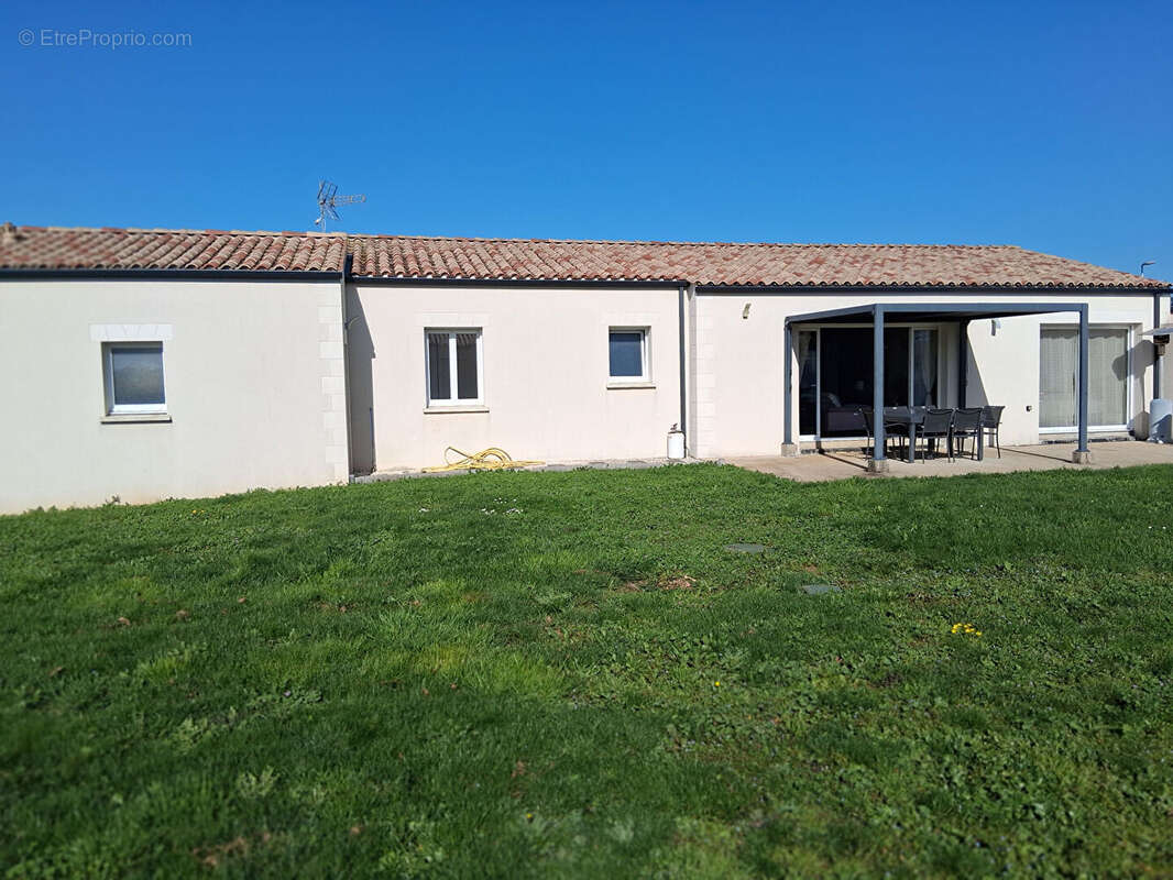 Maison à SAINT-SULPICE-D'ARNOULT
