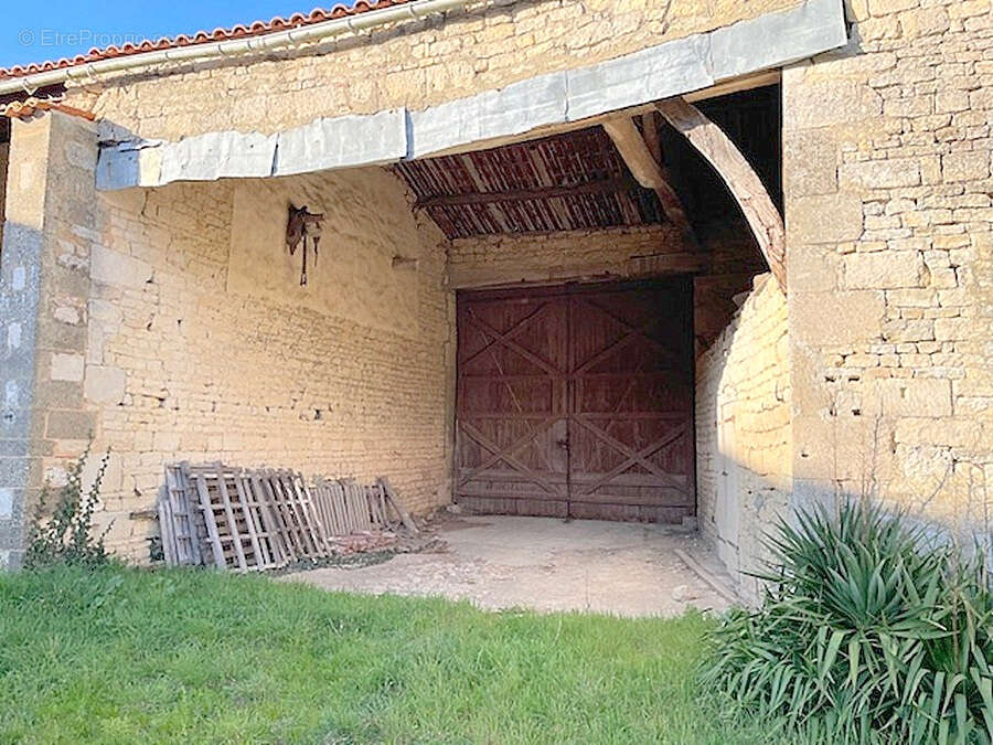 Maison à AIGREFEUILLE-D'AUNIS