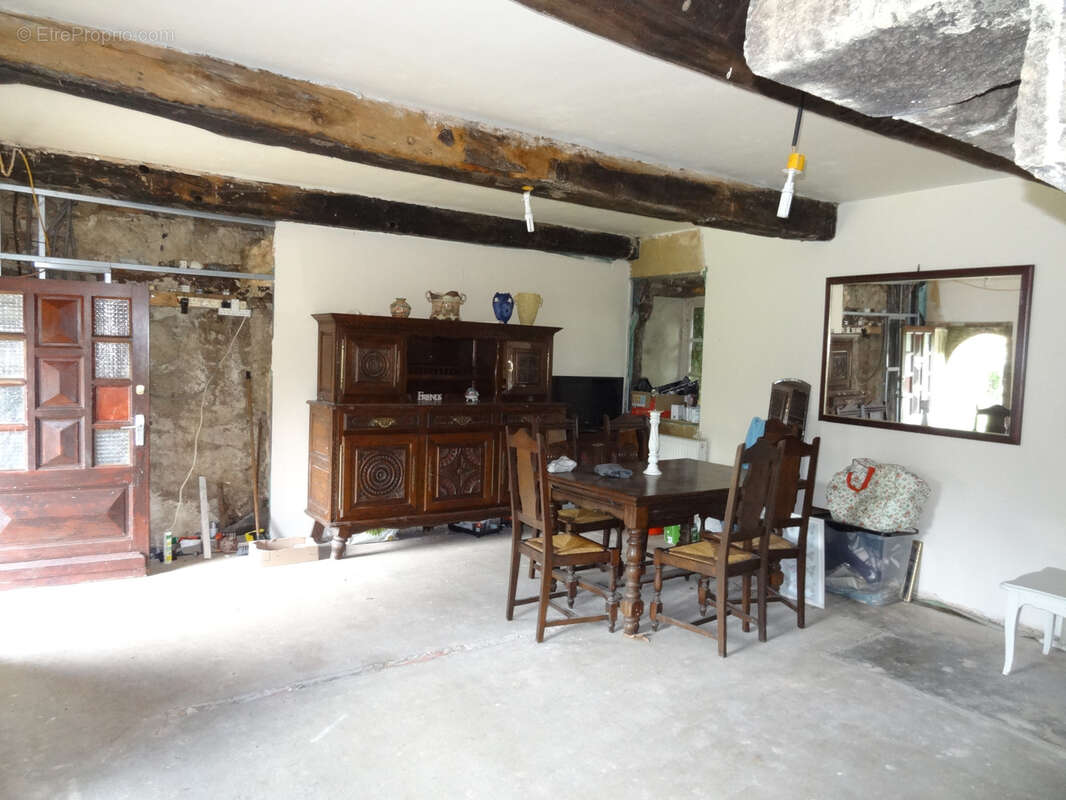 Maison en pierres à rénover   charme et potentiel en campagne de Kerpert - photo 2