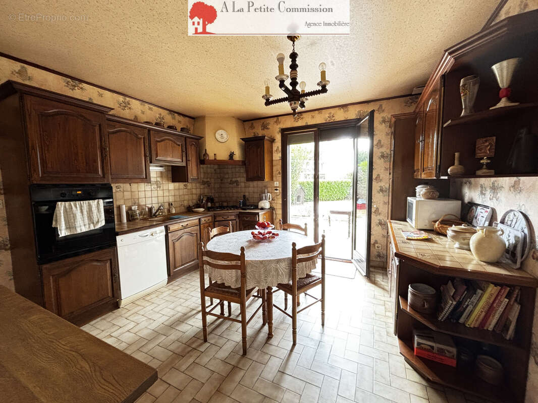 À vendre à Luisant   Une maison familiale aux beaux volumes ! - photo 5