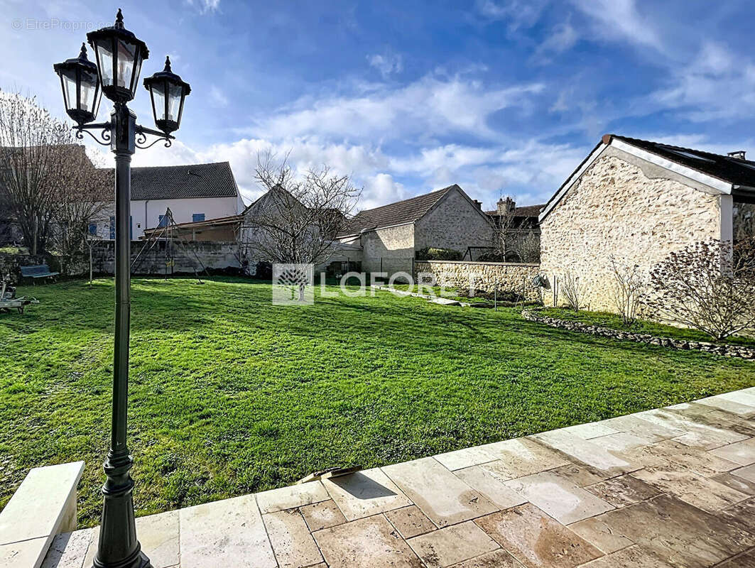 Maison à MORAINVILLIERS