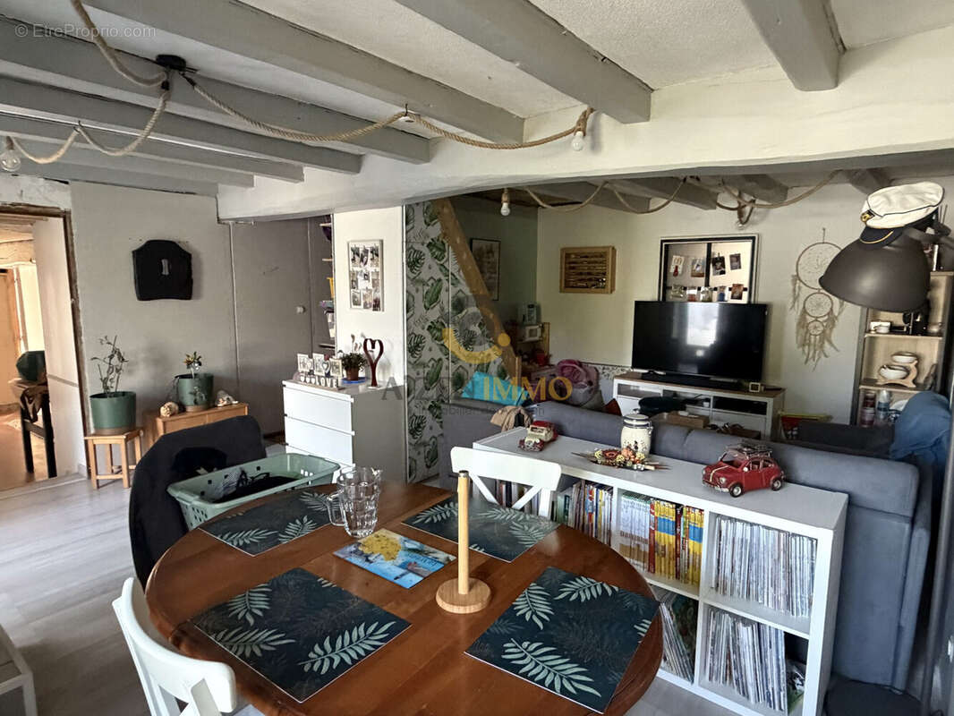 Maison à SECONDIGNY