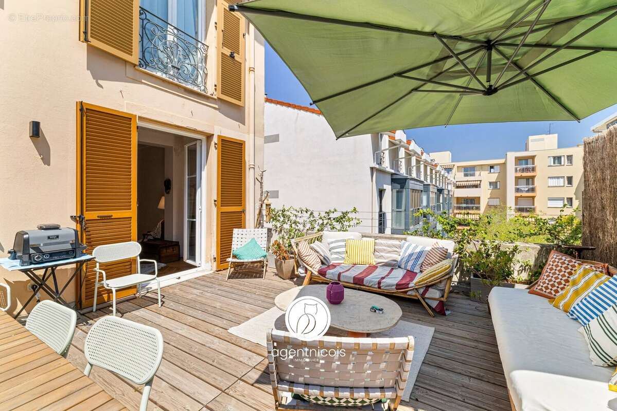 Nice // libération : 2 pièces / entièrement rénové / bourgeois / exceptionnelle terrasse - photo 3