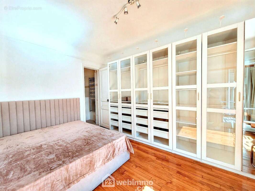 avec de nombreux rangements - Appartement à PARIS-8E