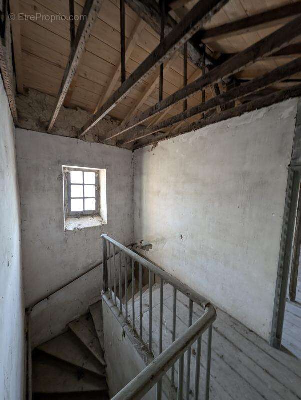 Maison 60m² à rénover sur 393m² FARGUES 99 000 € - photo 8
