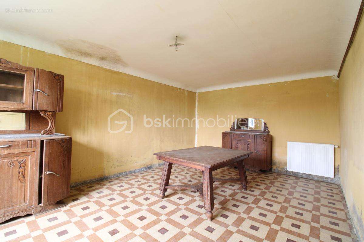Maison à rénover avec dépendances - photo 3