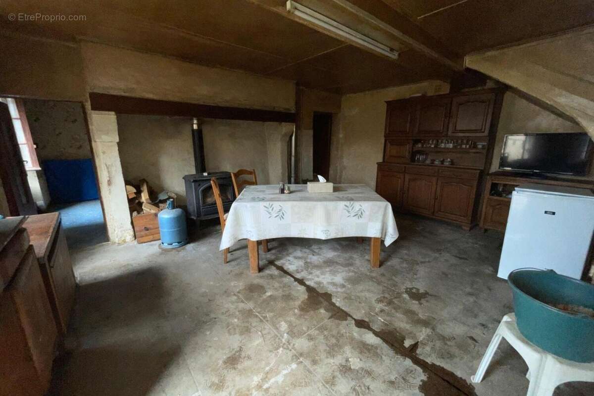 Maison 100 m² à Saint-Quentin-La-Chabanne  - photo 2
