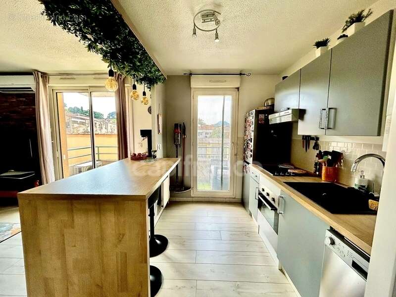 Appartement lumineux avec balcon – Résidence Petit Prince, rue Mermoz - photo 4