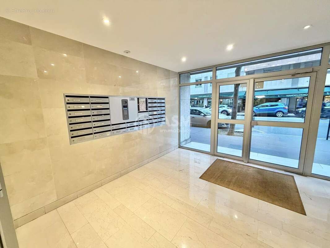 Appartement à COURBEVOIE