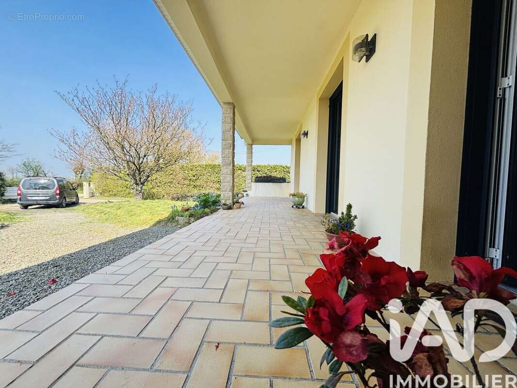 Photo 2 - Maison à ROUGE