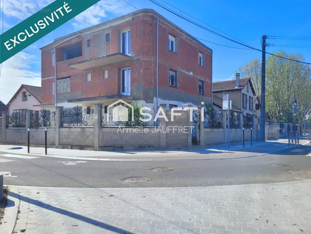 Photo 1 - Maison à STAINS