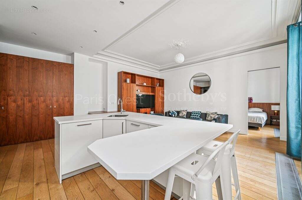 Appartement à PARIS-8E