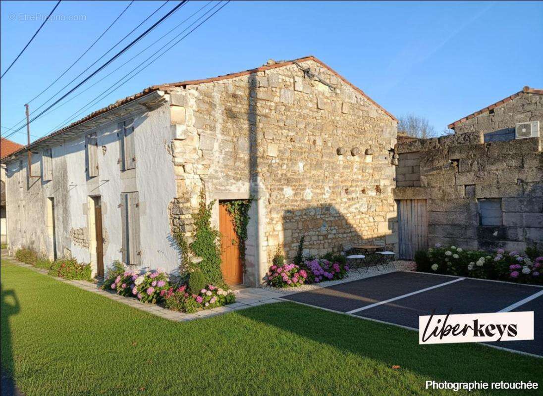 Maison à SAINT-GEORGES-DES-COTEAUX