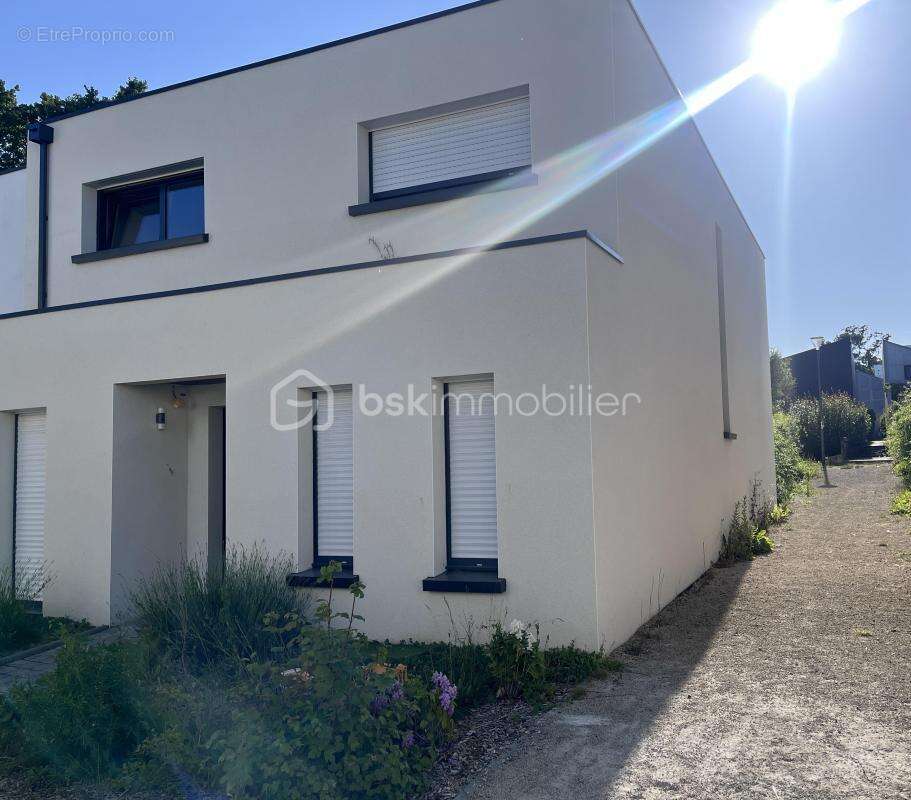 Maison à VEZIN-LE-COQUET