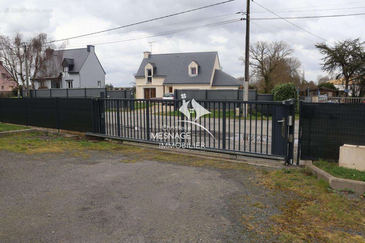 Commerce à JUGON-LES-LACS