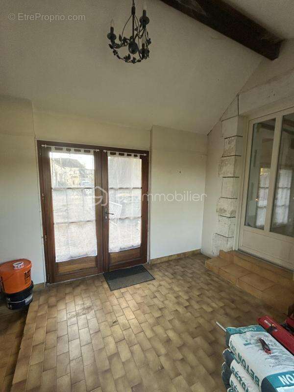 Maison à SAINT-CYR-LES-COLONS