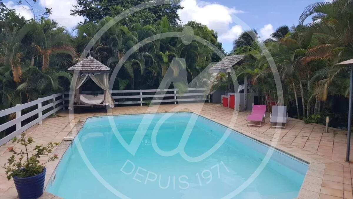 Maison à PETIT-BOURG