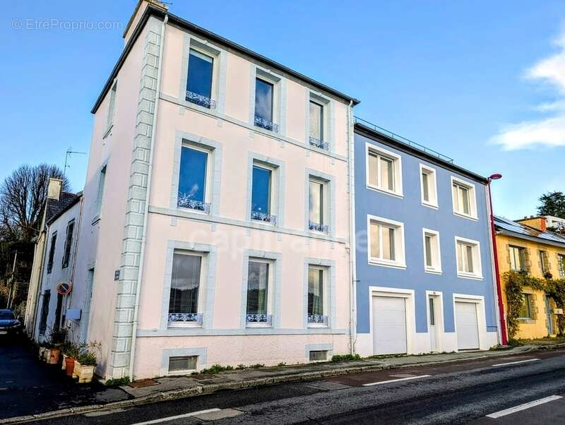 Maison à LE RELECQ-KERHUON