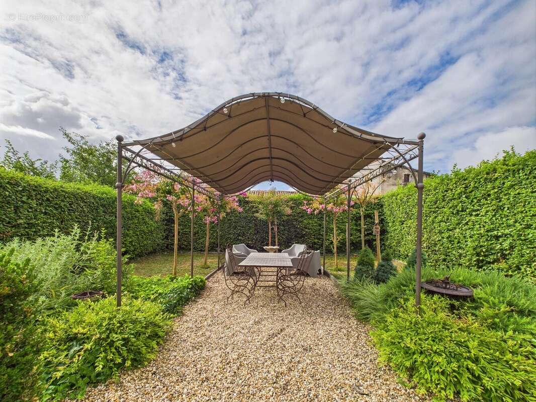 Élégante maison médiévale au cœur d’Issigeac, en Dordogne - photo 5