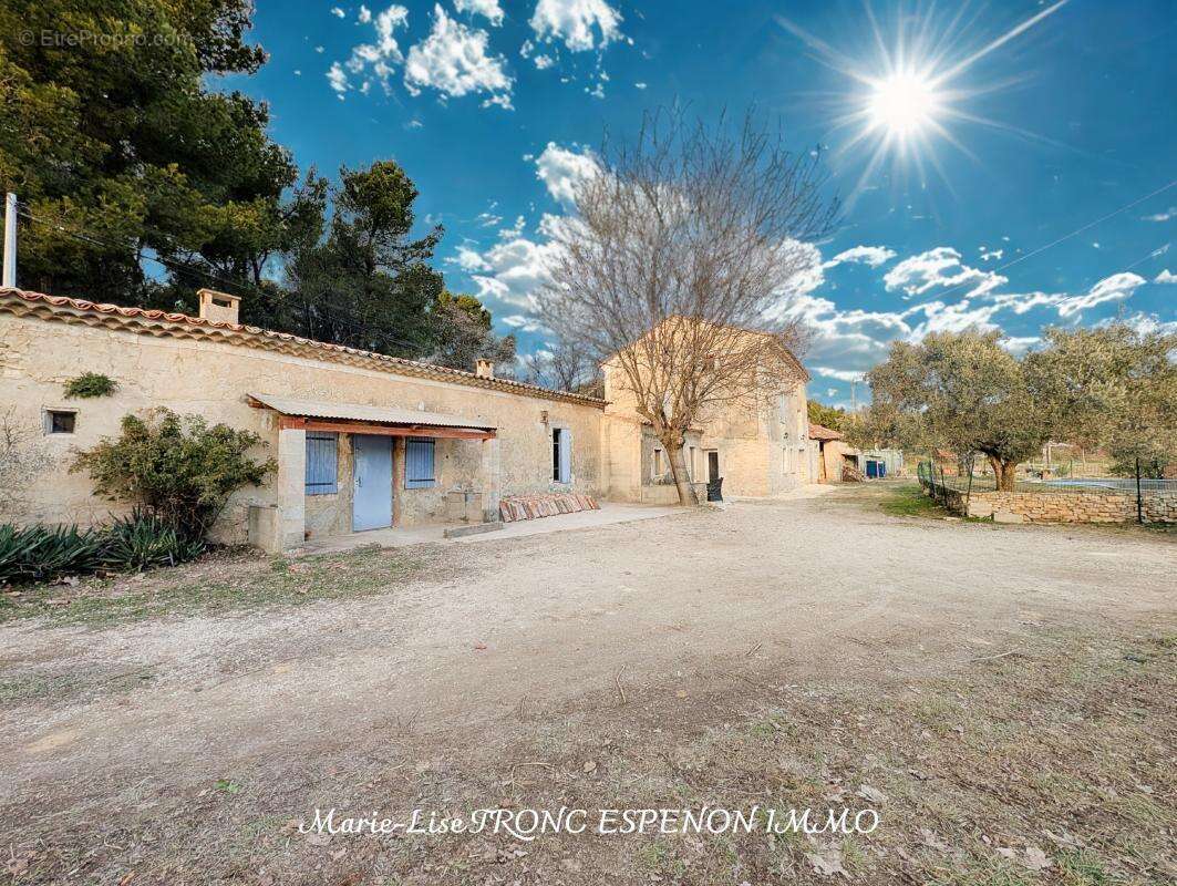 Maison à PERNES-LES-FONTAINES