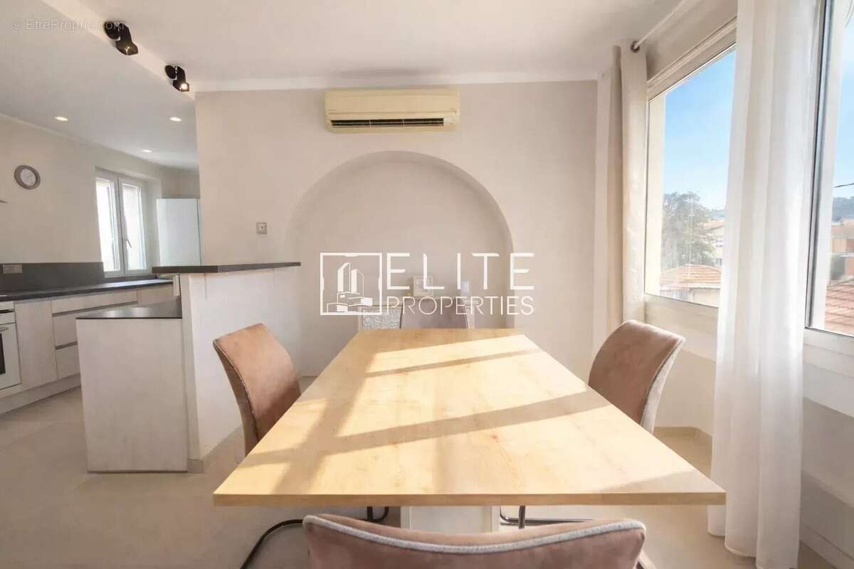 Appartement à VALLAURIS