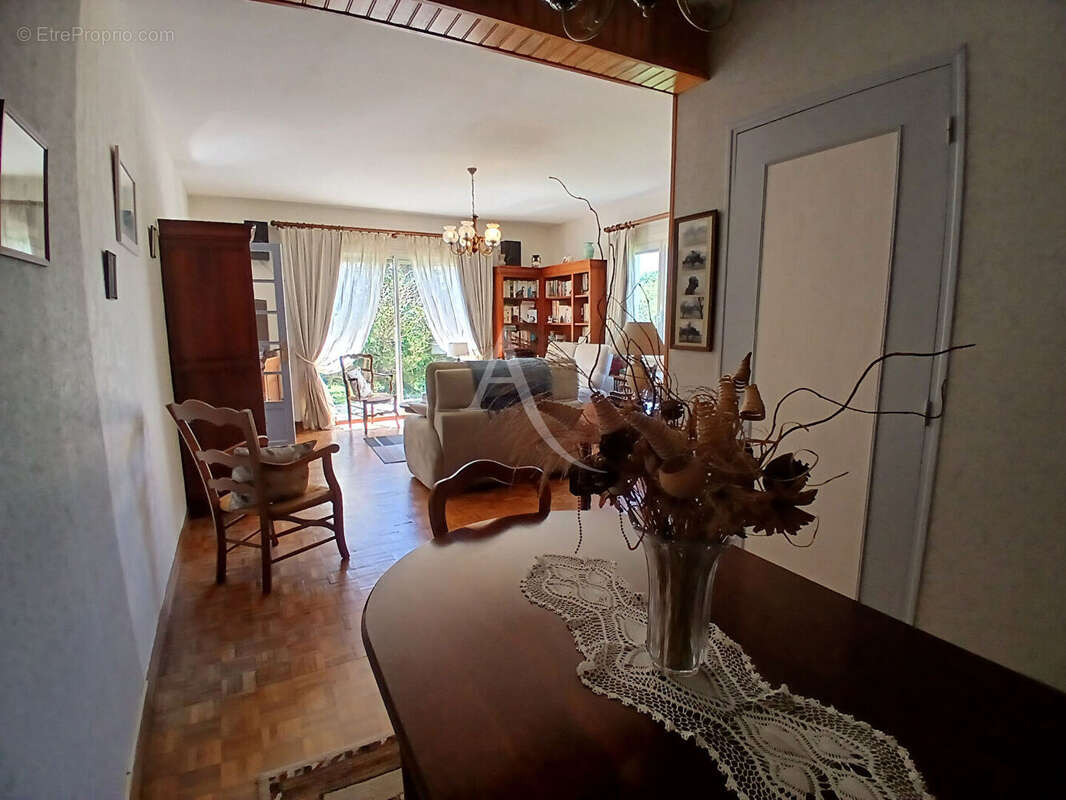 Maison à SAINT-GEORGES-DES-COTEAUX