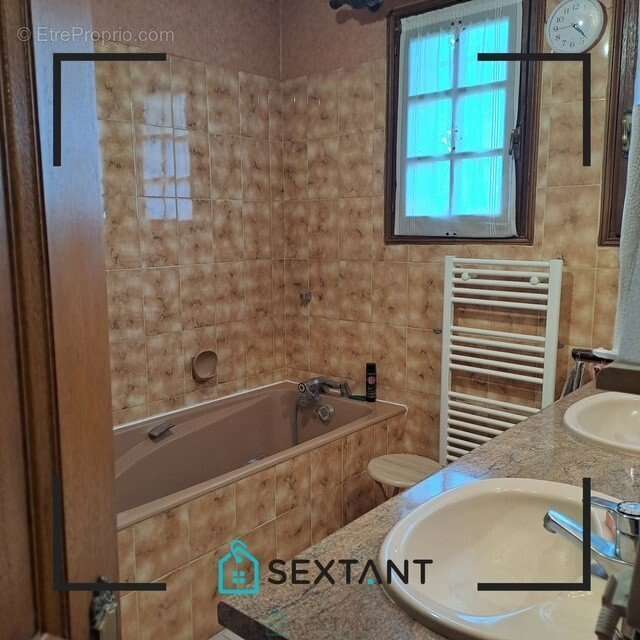 Maison à BOURG-ACHARD