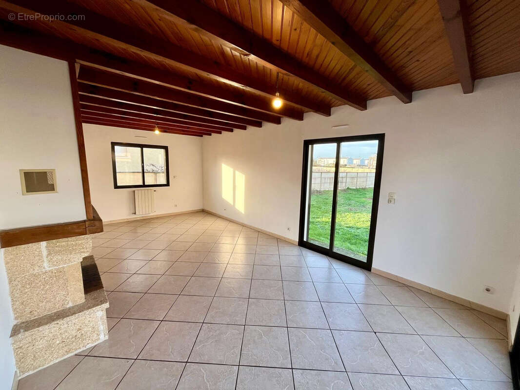 Maison à PAREMPUYRE