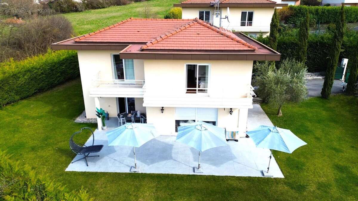 Maison à COLLONGES-SOUS-SALEVE