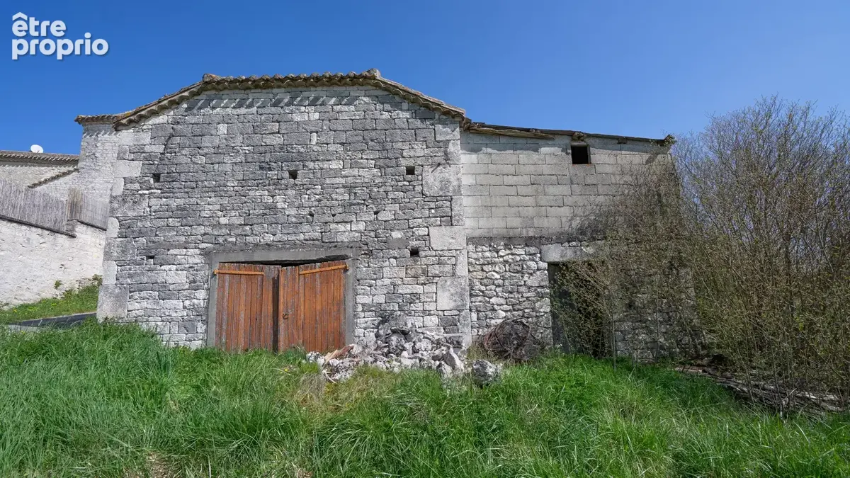 Grange en pierre à restaurer entièrement - photo 2