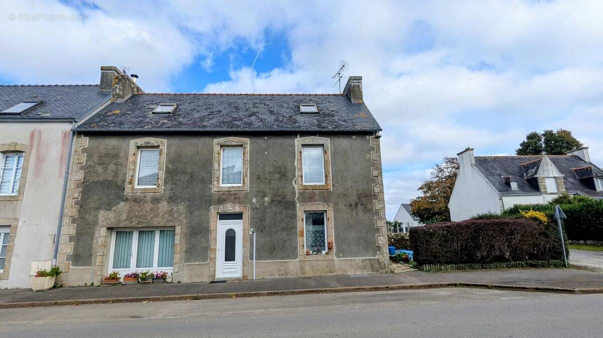 Maison à PLONEVEZ-PORZAY