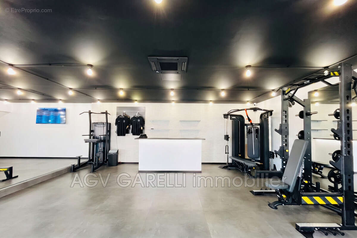 Commerce 157 m² à Sanary-Sur-Mer  - photo 2