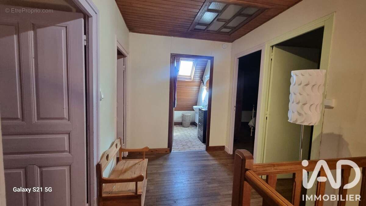 Maison 200 m² à Tauves  - photo 9