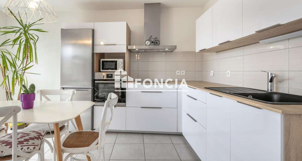 Appartement à LE PONT-DE-CLAIX