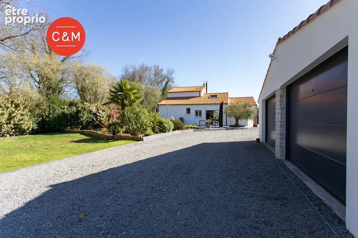 BOUGUENAIS - Maison 7 pièces 193 m² - photo 14
