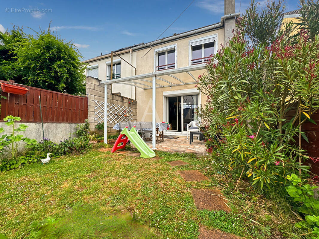Maison à JOUY-LE-MOUTIER