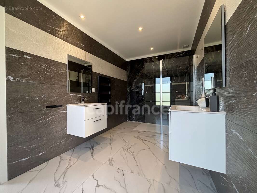 Grau d'agde, villa contemporaine p7 avec double garage, prestations luxueuses proche mer, secteur calme - photo 16