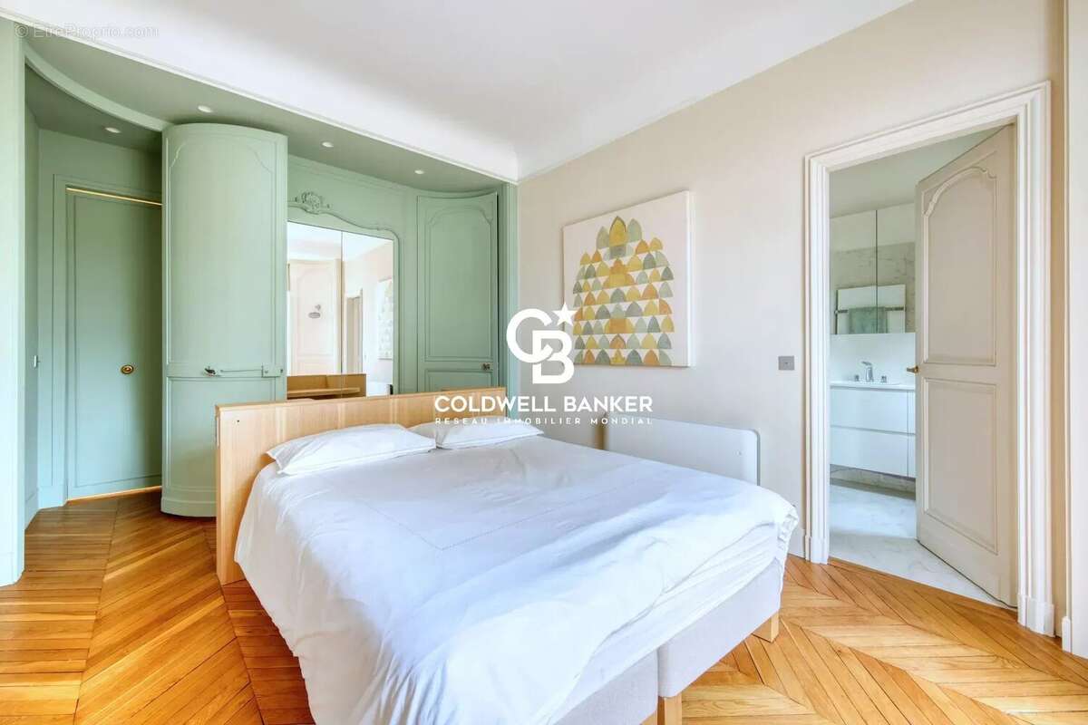 Appartement à PARIS-7E