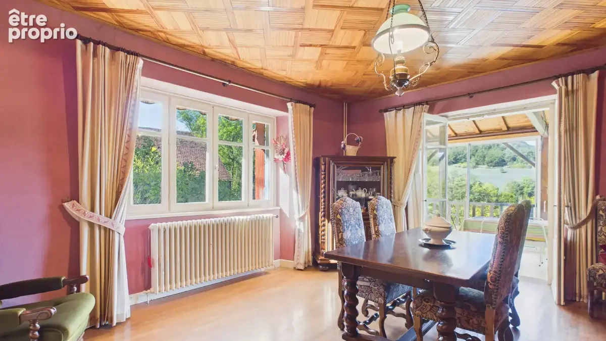 Grande maison dans le bourg sans vis à vis, avec terrain et dépendances - photo 6
