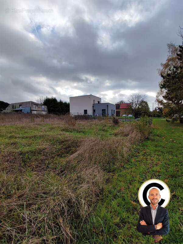 Terrain à PONTFAVERGER-MORONVILLIERS